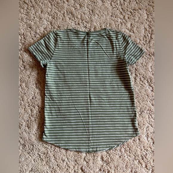 Women’s set of 2 tops - GAP Easy Tee, S and Old Navy LOVE graphic tee, M - Picture 5 of 7